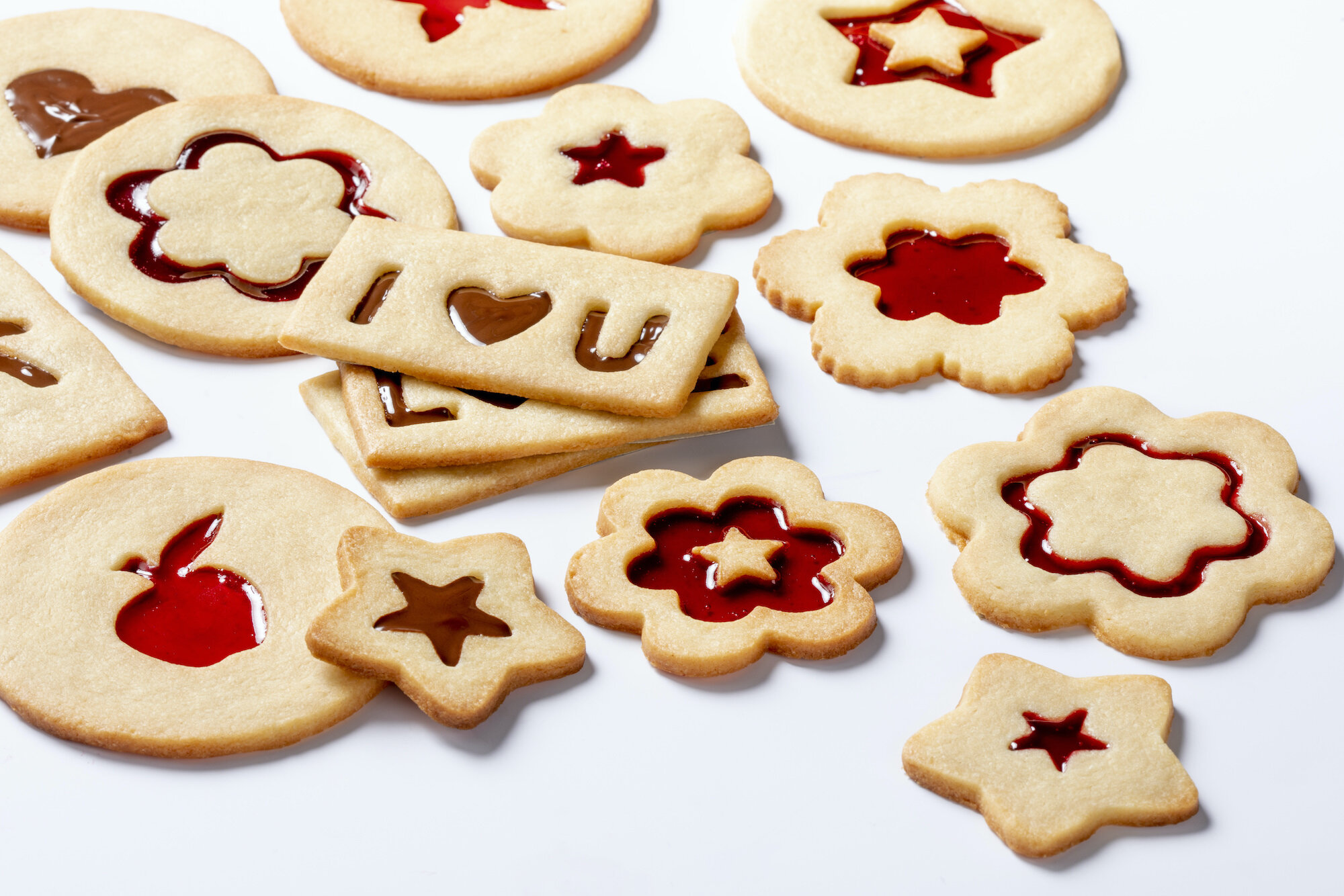 Biscuits in different shapes with jam deposited in the cavities by a FoodJet depositor